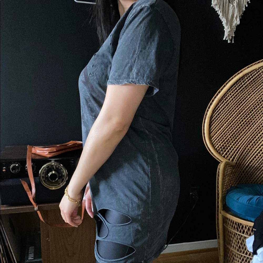 Distressed tshirt dress - Picture 4 of 10